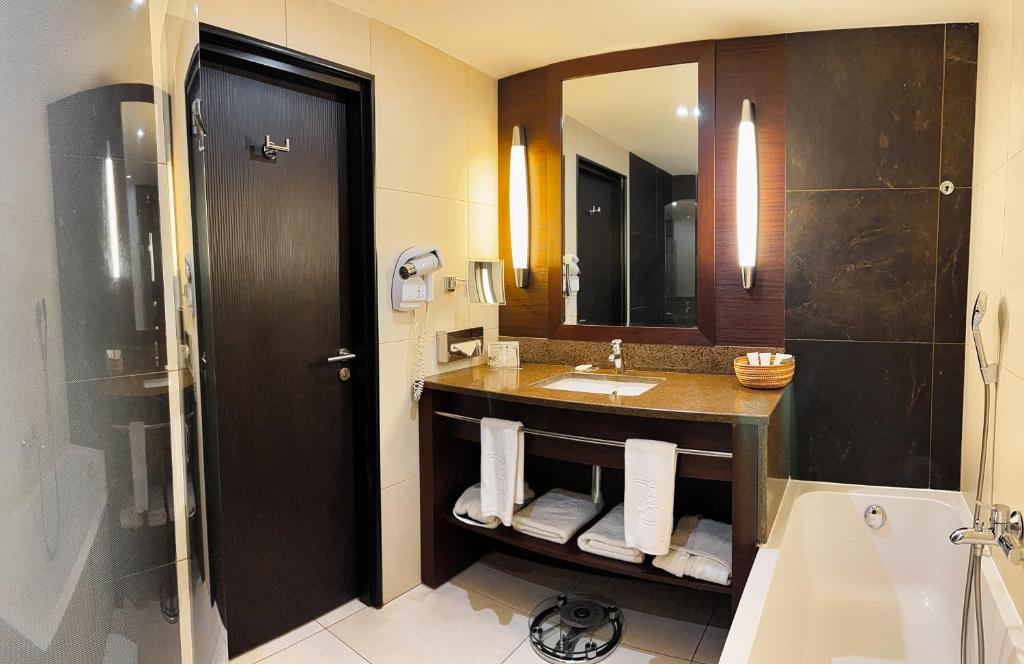 Salle de bain d’une chambre d’hôtel 5 étoiles à Dakar