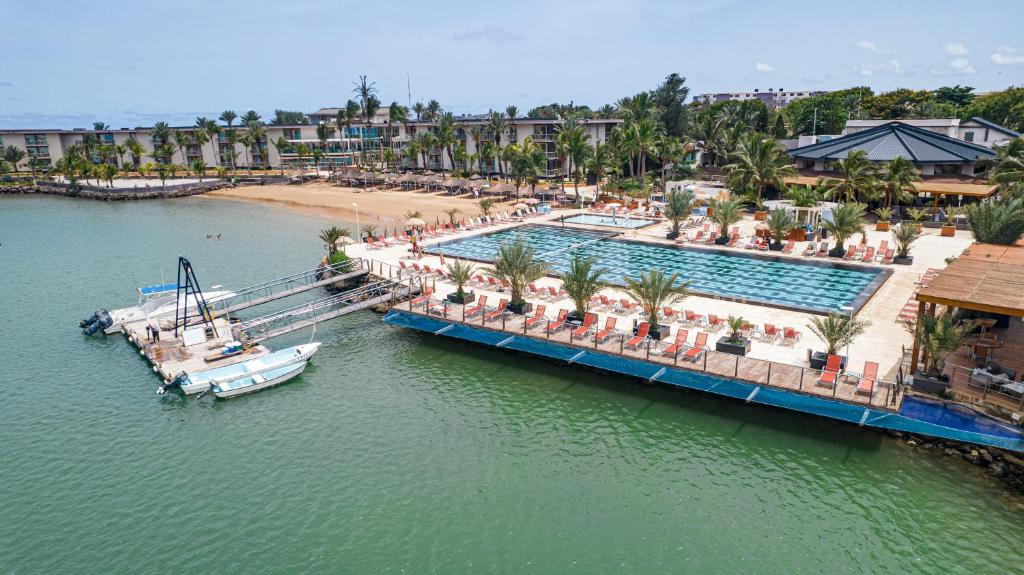 Hôtel 5 étoiles avec piscine au bord de l’eau à Dakar